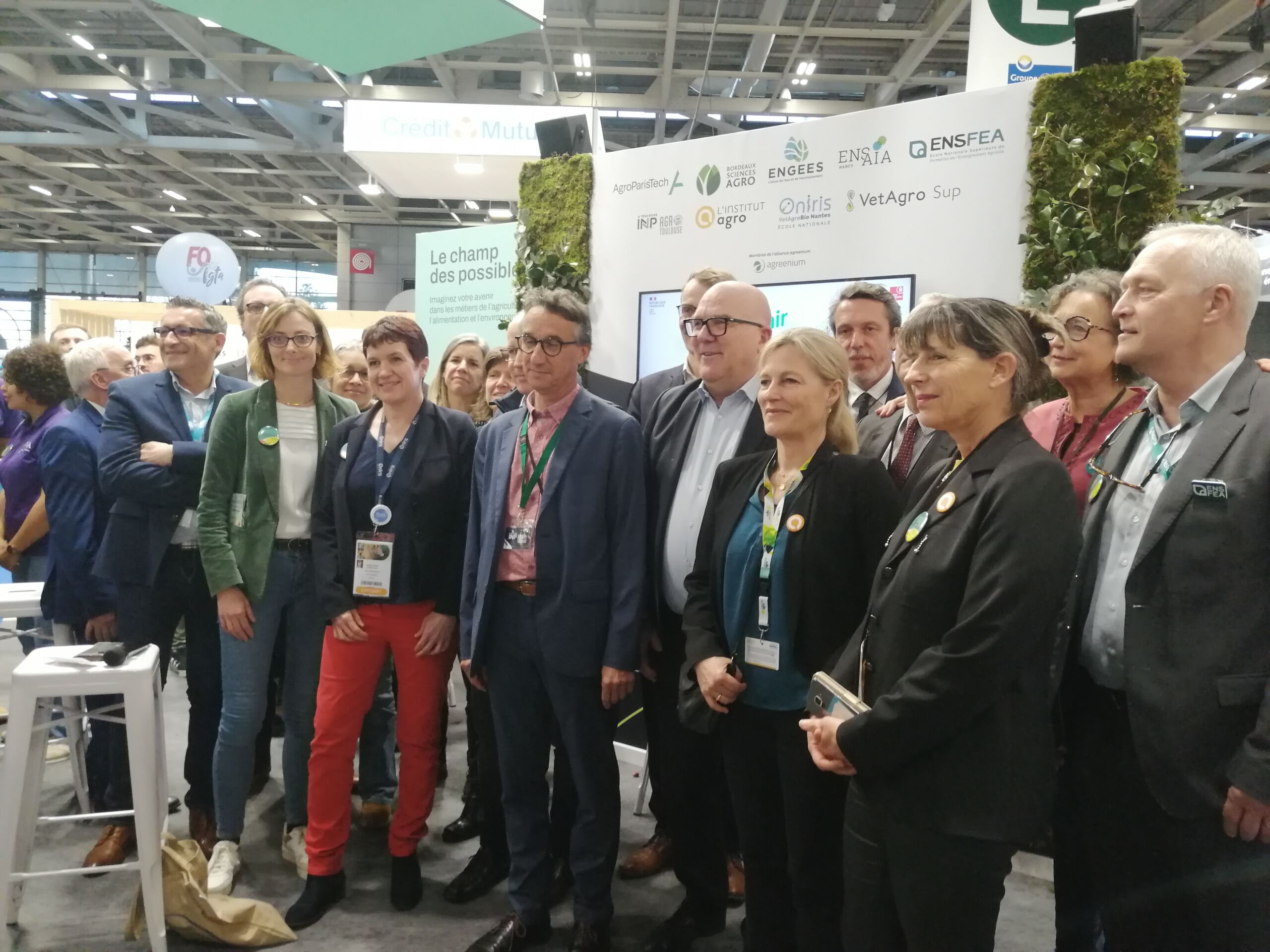 les 26 partenaires d’Avenir-Agro au Salon de l’Agriculture pour la signature officielle du projet